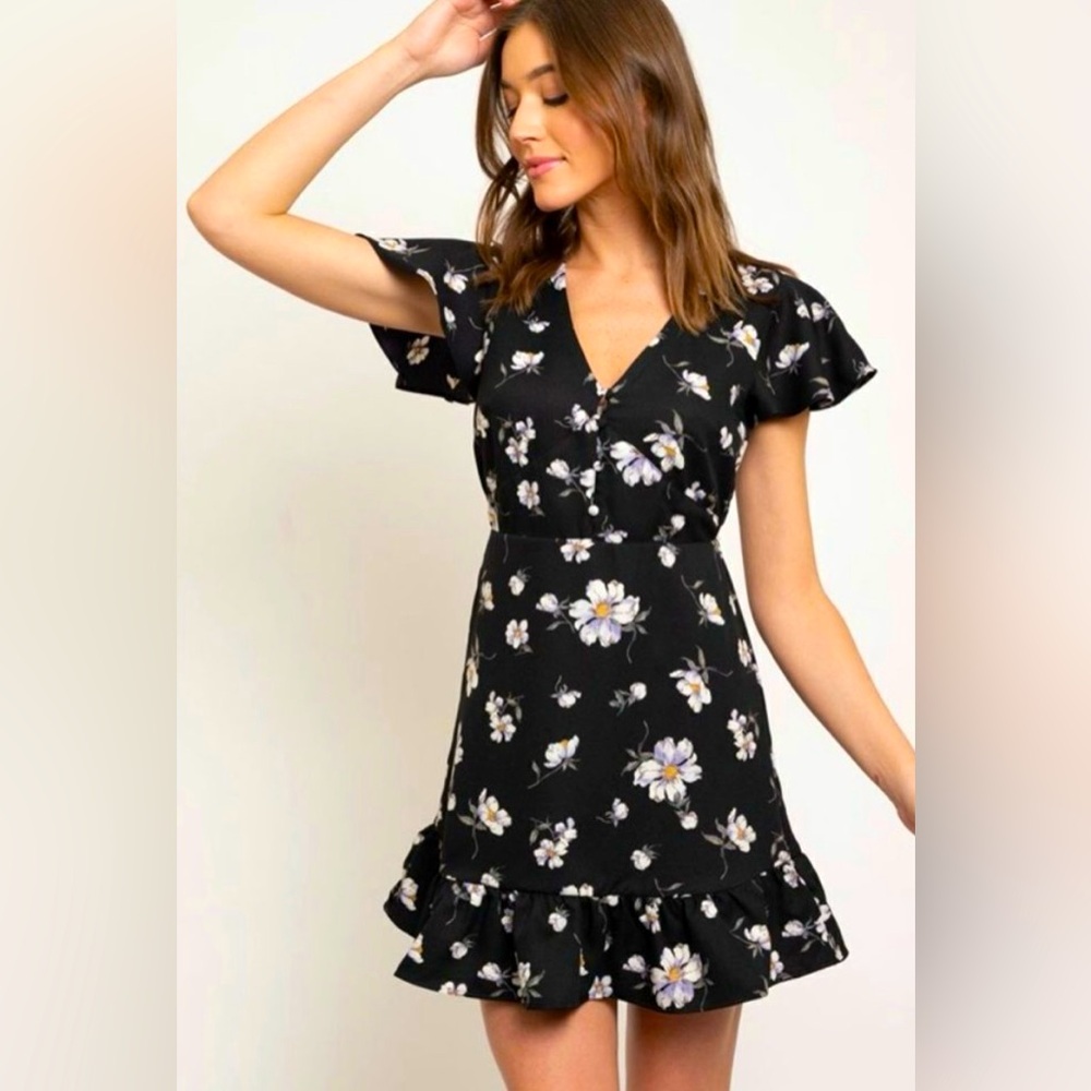 NWT Hyped Unicorn Women’s Floral Short-Sleeved Mini Dress in Black Size Large